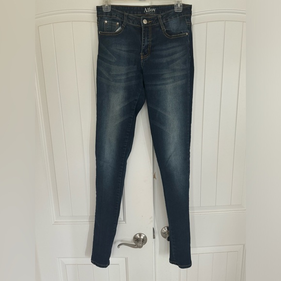 Alloy Apparel Size 5 Inseam 35 jeans - Picture 1 of 4